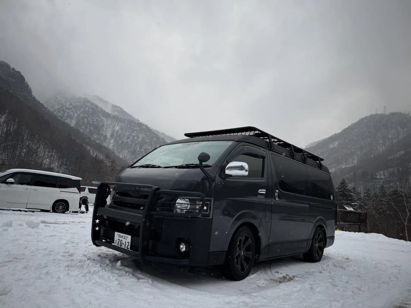 ハイエースワゴン4wd‼️チェーンなしスタッドレス装置🛞雪山...