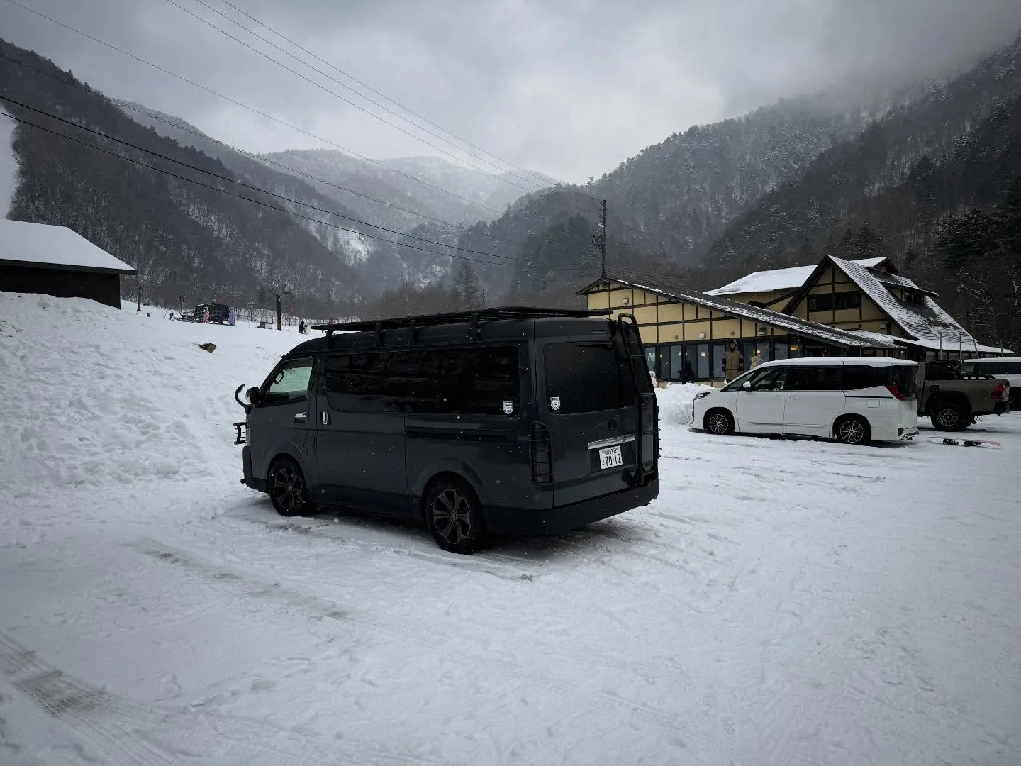 ハイエースワゴン4wd‼️チェーンなしスタッドレス装置🛞雪山...