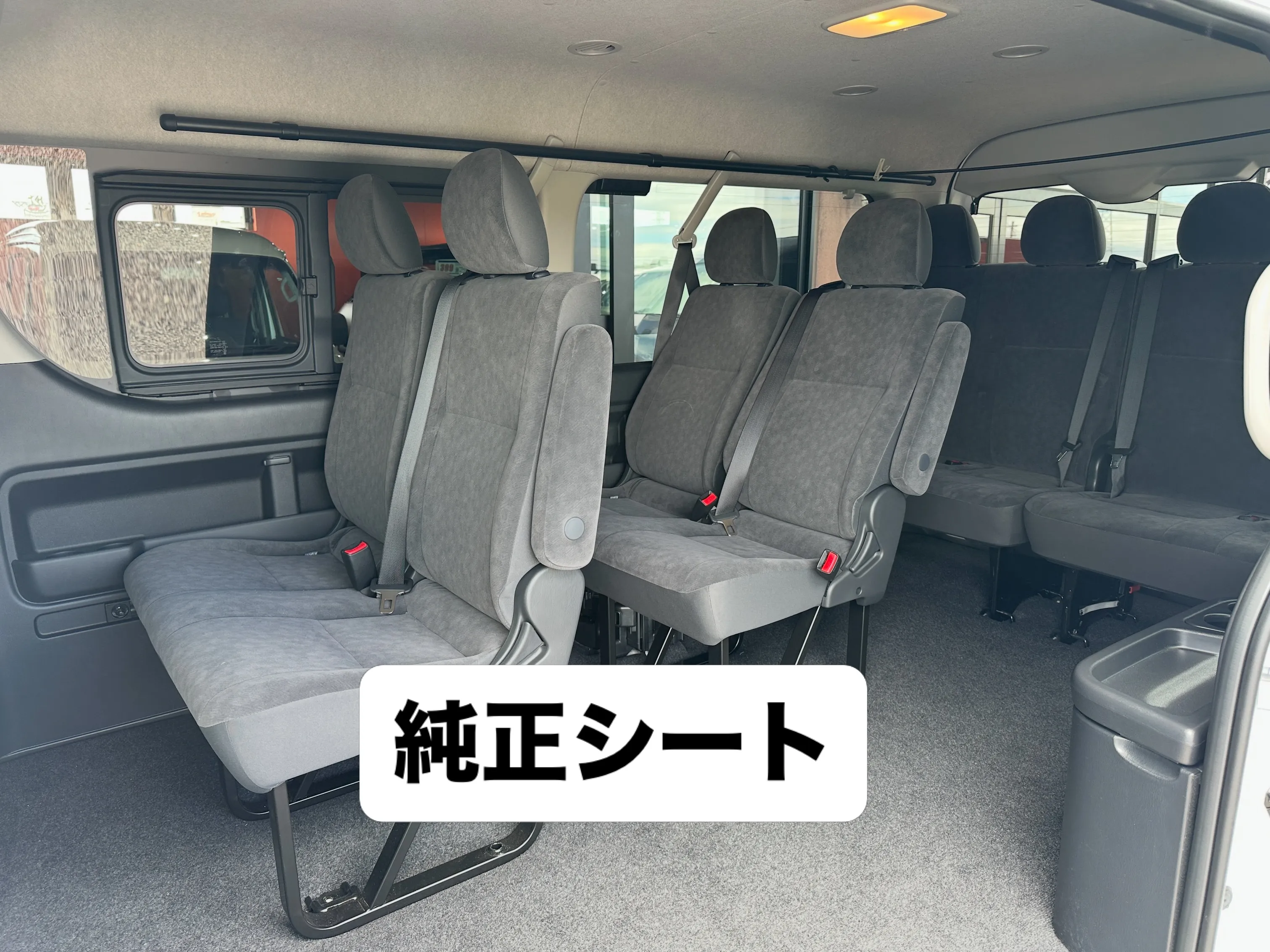純正シートはバスの座席みたいでなーんか味気ない😅