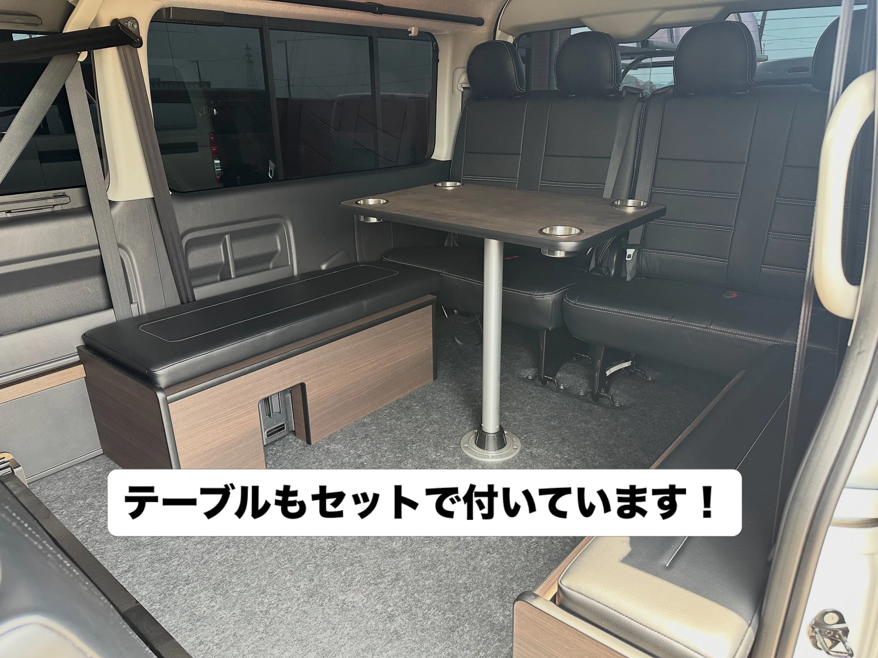 純正シートはバスの座席みたいでなーんか味気ない😅